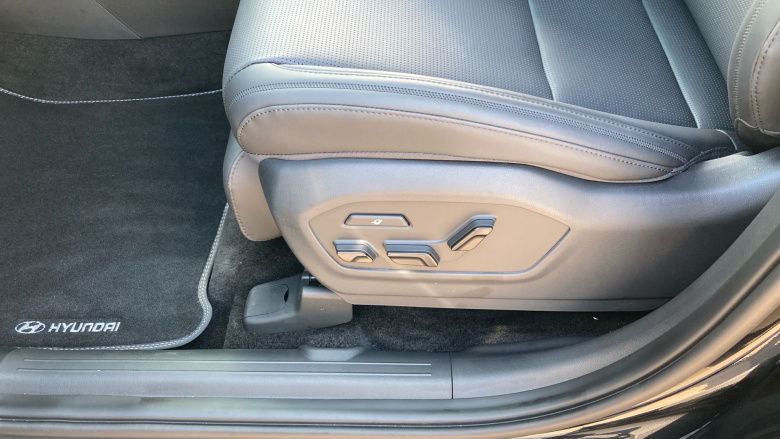 Hyundai SANTA FE 1.6 TGDi 288 PHEV Calligraphy 5dr 4WD Auto Estate